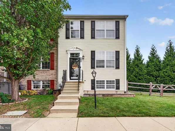 165 Versailles Ct, Newark, DE 19702