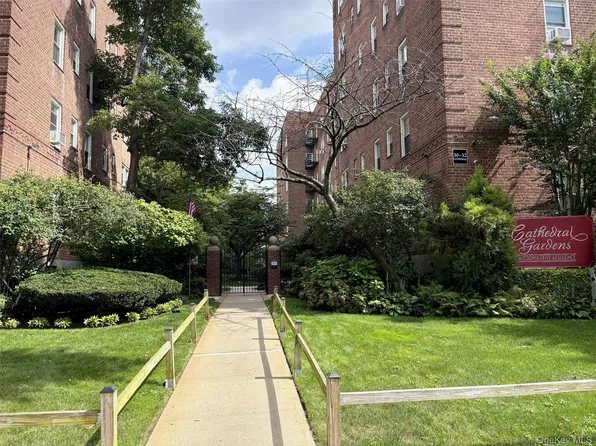 30 Catheral Avenue #4A, Hempstead, NY 11550