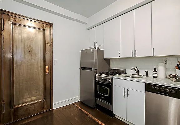 3rd image of 470 W 24th St APT 11F