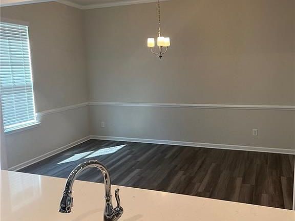 3rd image of 465 Bishop Ln