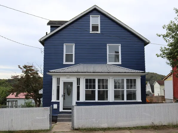 214 Floral Ave, Leechburg, PA 15656