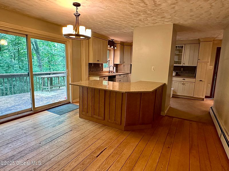 4th image of 1037 Ledge Hill Road