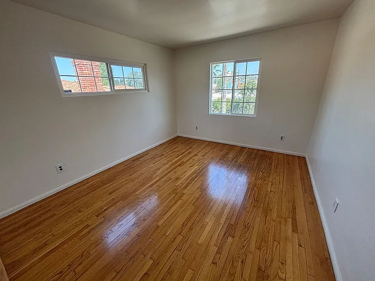4040 Toland Way — Photo 10