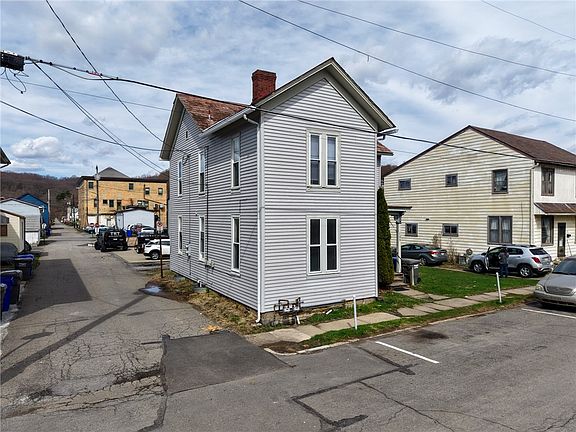 2nd image of 125 Jefferson St