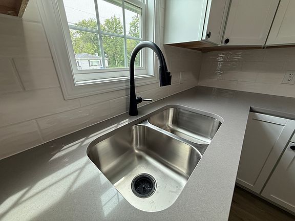 5th image of 4114 Park Ave