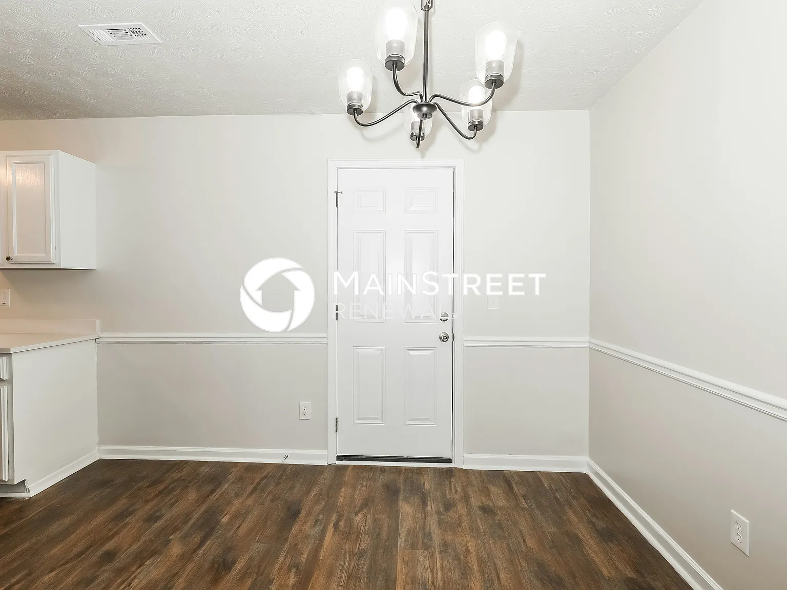 9430 Sleepy Hollow Ln — Photo 4