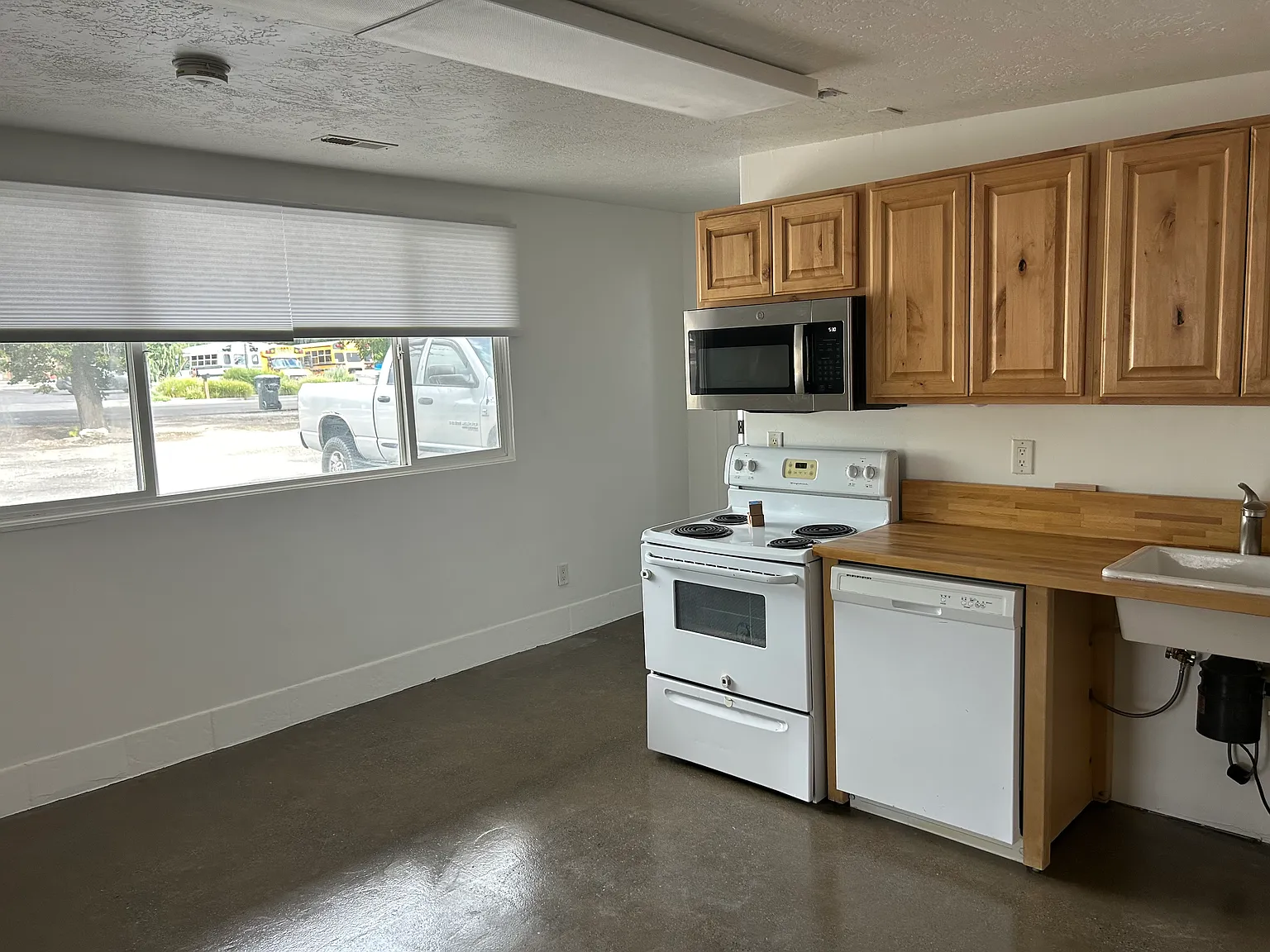 2 bed, 700 sqft, $1,400 — Photo 3