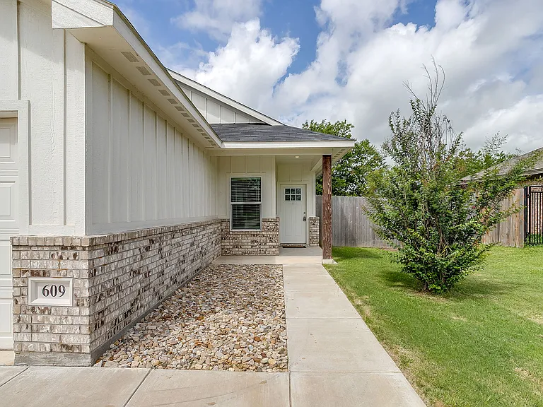 609 Mesquite Dr — Photo 7