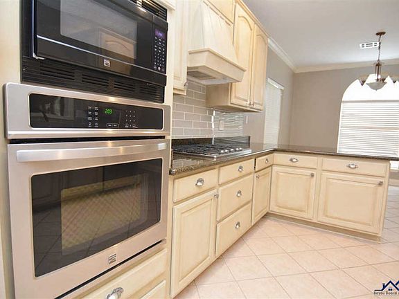 3rd image of 191 Lake Penchant Ct