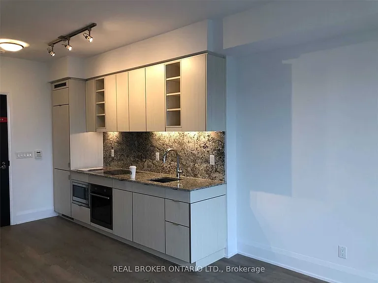 101 Erskine Ave #1801 — Photo 3