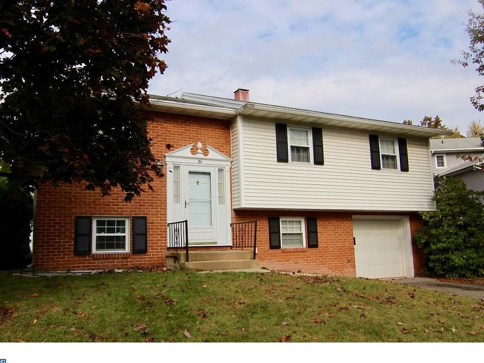 1st image of 10 Deerfield Dr