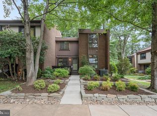 11860 S Lakes Ct, Reston, VA 20191