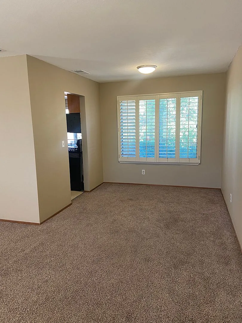 A Rosemont 4 Bdrm, 3 Bath — Photo 4