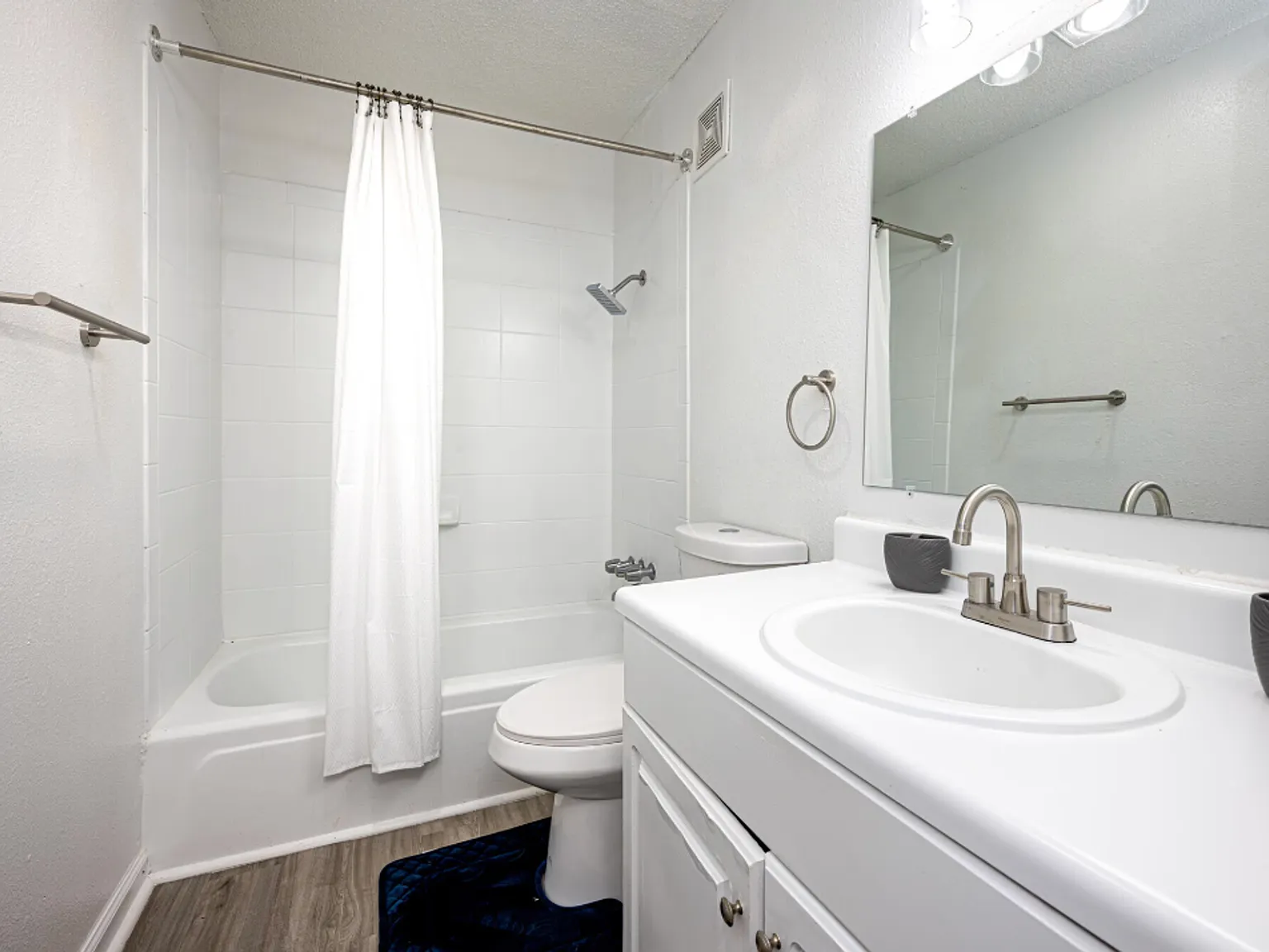 Bayou Apartments — Photo 4