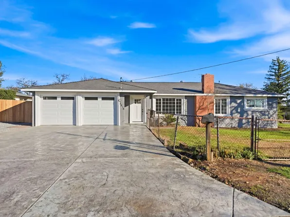 2215 Oxford Rd, Redding, CA 96002