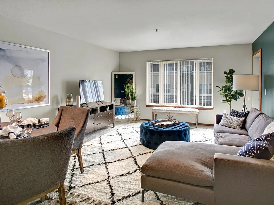 Echo Lake Apartments