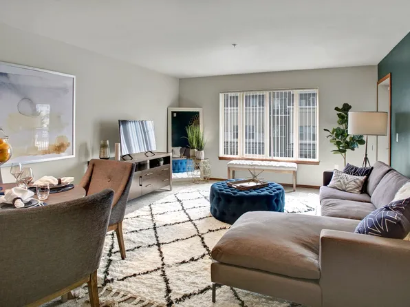 Echo Lake Apartments