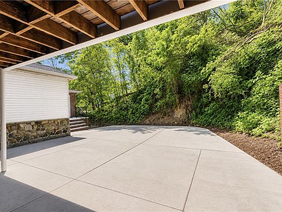 5th image of 1299 Richmond Rd