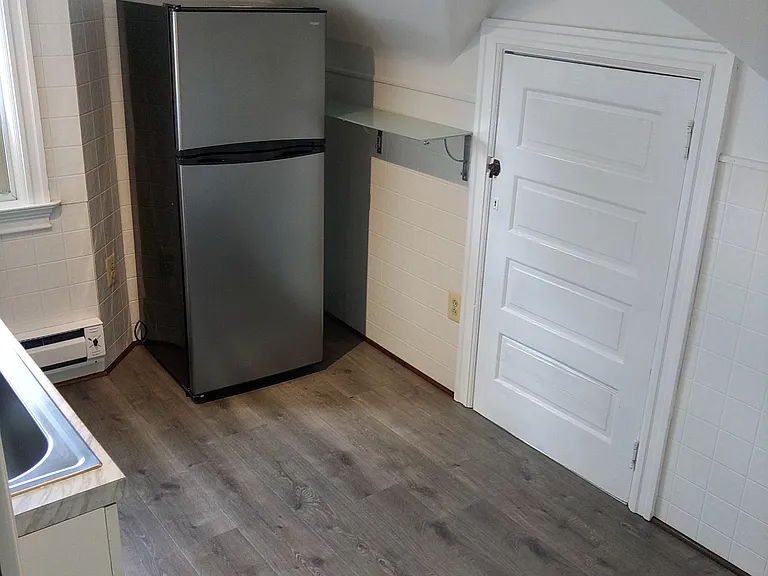 Updated kitchen dimensions are 8' x 12'.