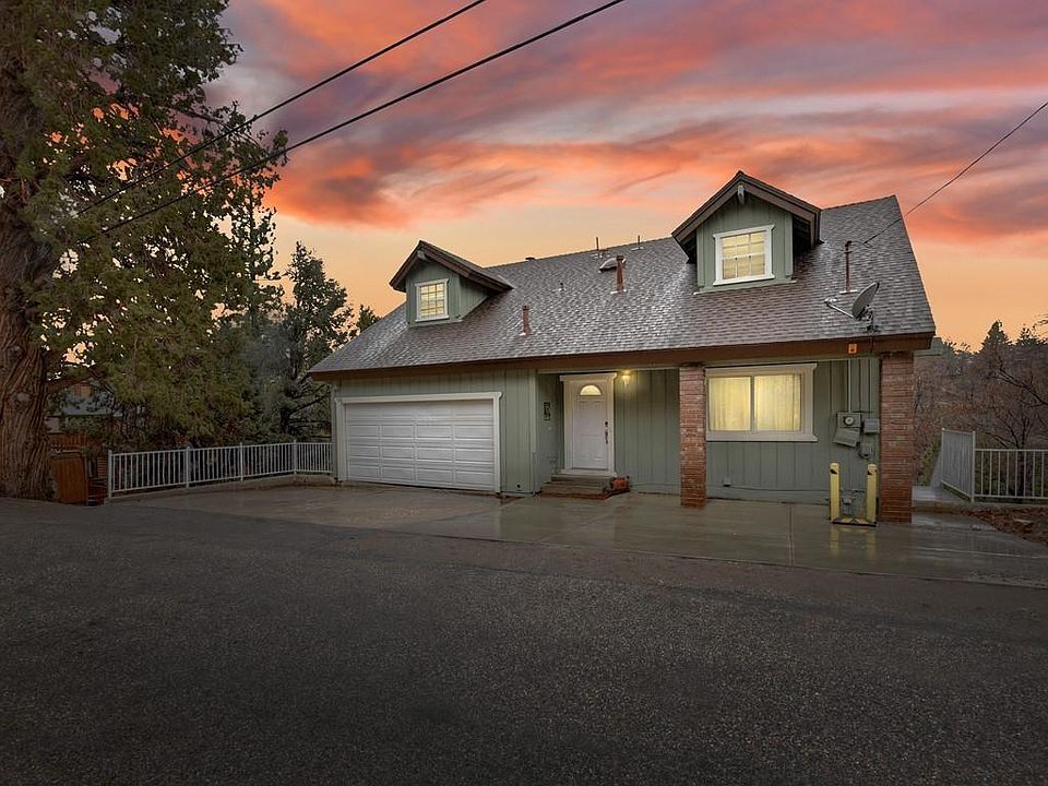 1st image of 596 Villa Grove Ave