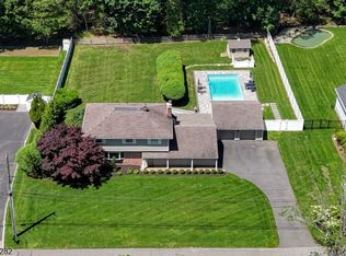 789 Charnwood Dr, Wyckoff, NJ 07481