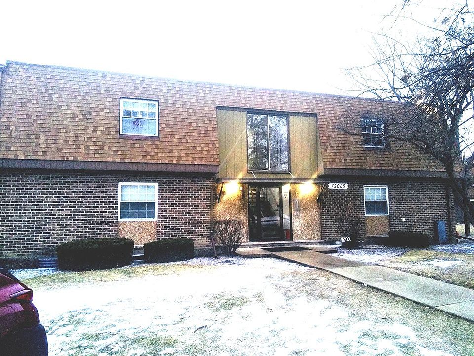 1st image of 7S065 Suffield Ct #107-1F