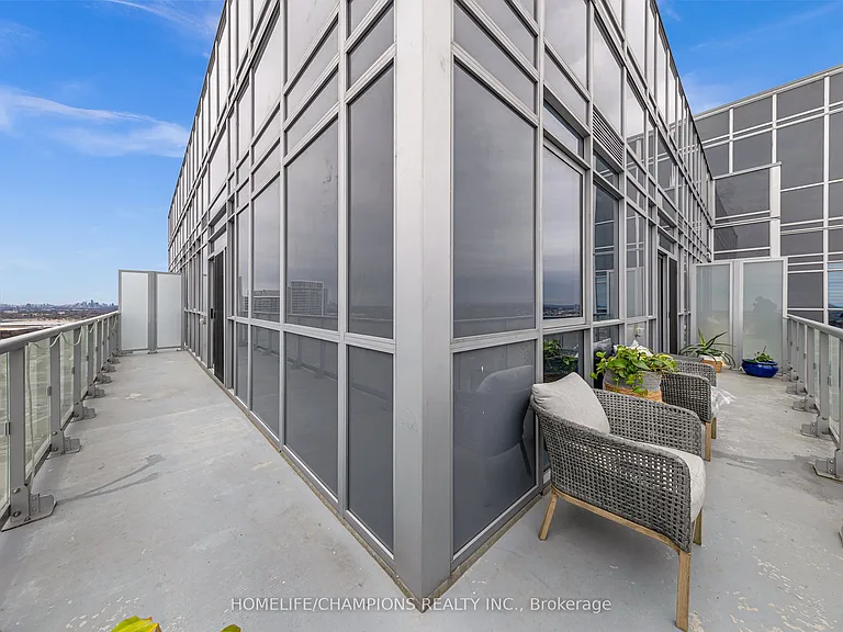 225 Village Green Sq #Penthouse 08 — Photo 17