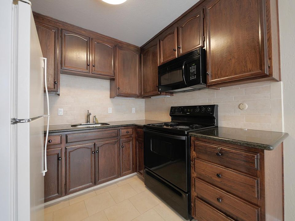 1st image of 279 11th Ave APT 2
