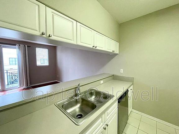 3rd image of 2002 E 5th Ave #303-2002-3