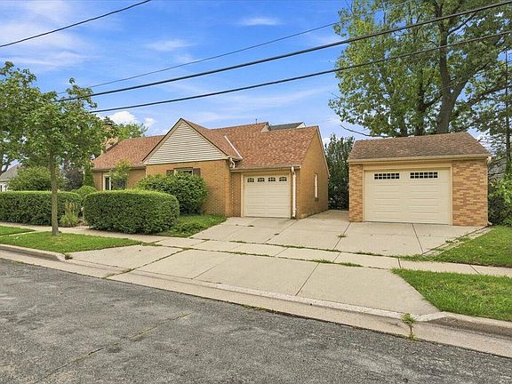 3rd image of 427 E Van Norman AVENUE