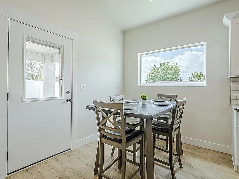 424 Iola Basin St — Photo 3