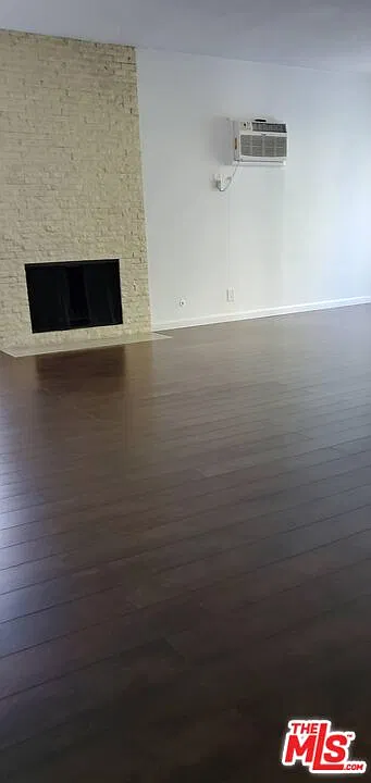 2 bed, 2.0 bath, 7072 sqft, $2,850 — Photo 2