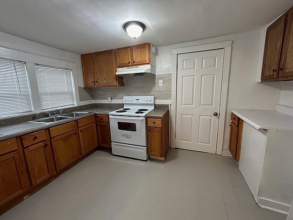 4th image of 2312 Alameda St #Rs5