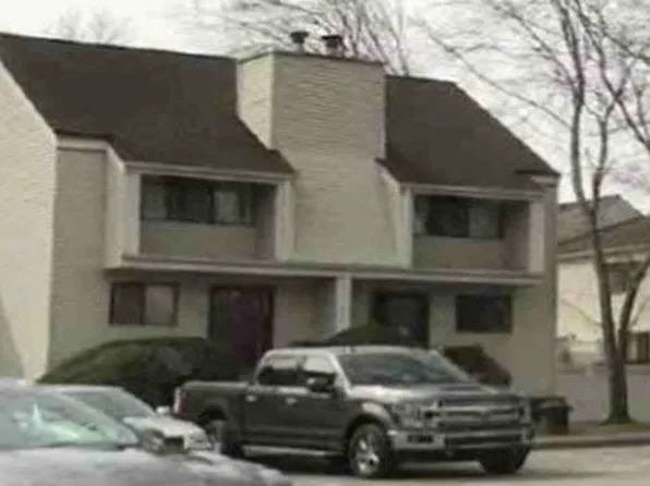 42 Spice Hill Dr, Wallingford, CT 06492