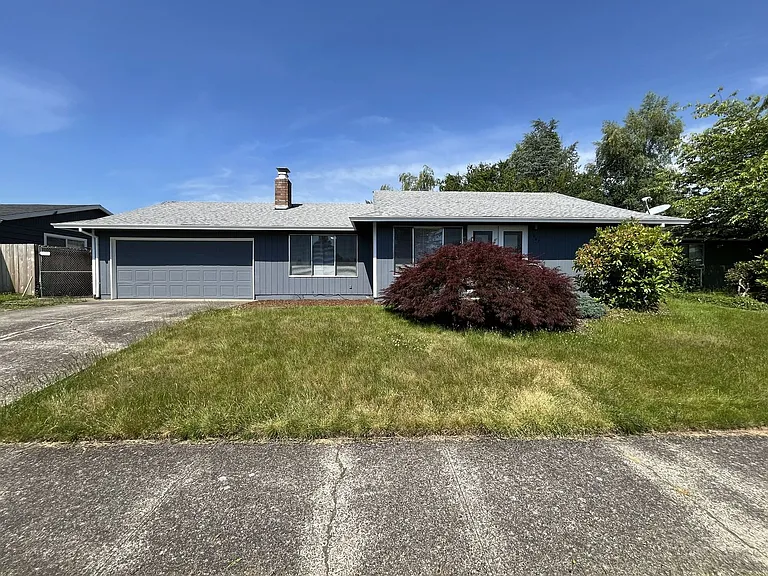687 SE Barnes Ave — Photo 2