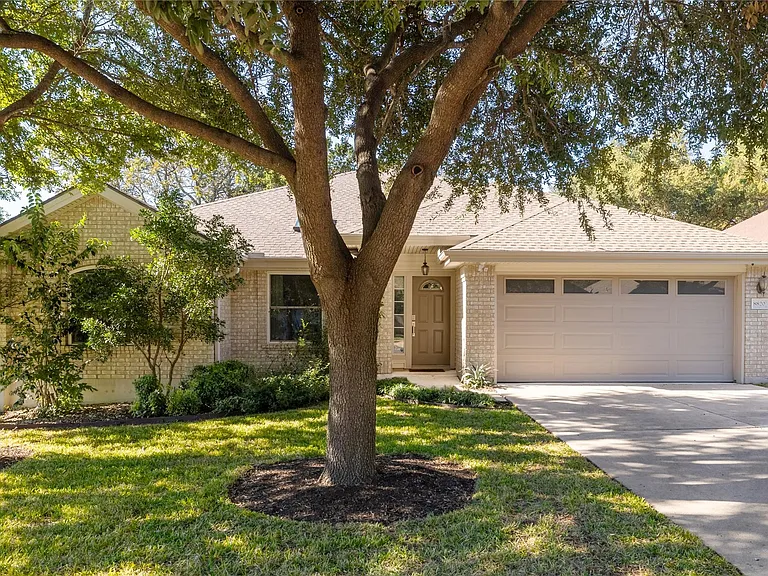 8820 Escabosa Dr — Photo 1