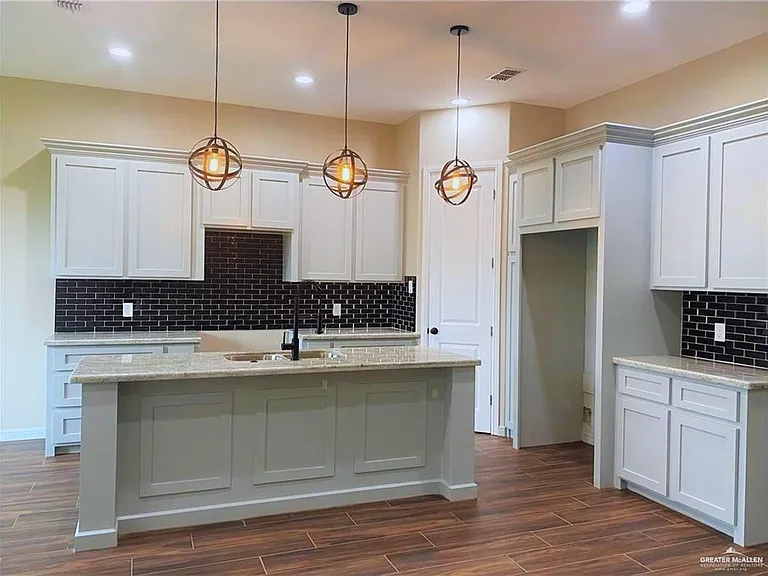 2710 E Bella Vista Ave — Photo 7
