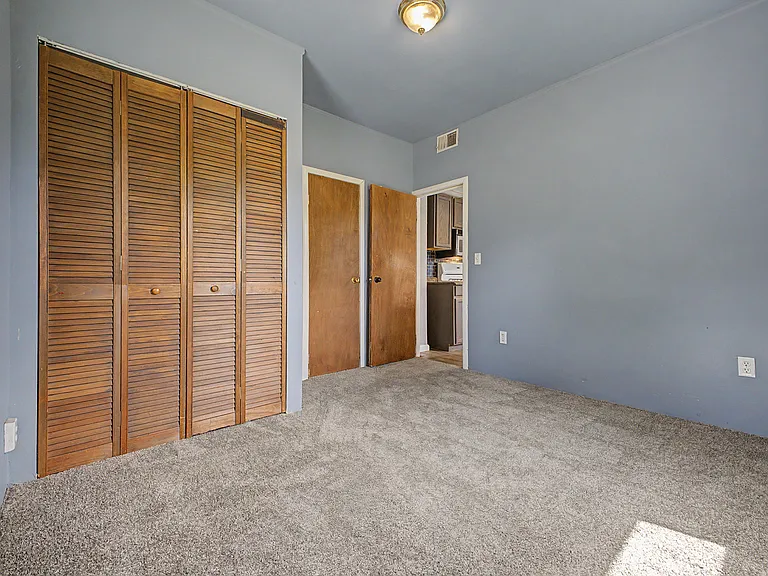 24915 Saint Paul Blvd — Photo 10