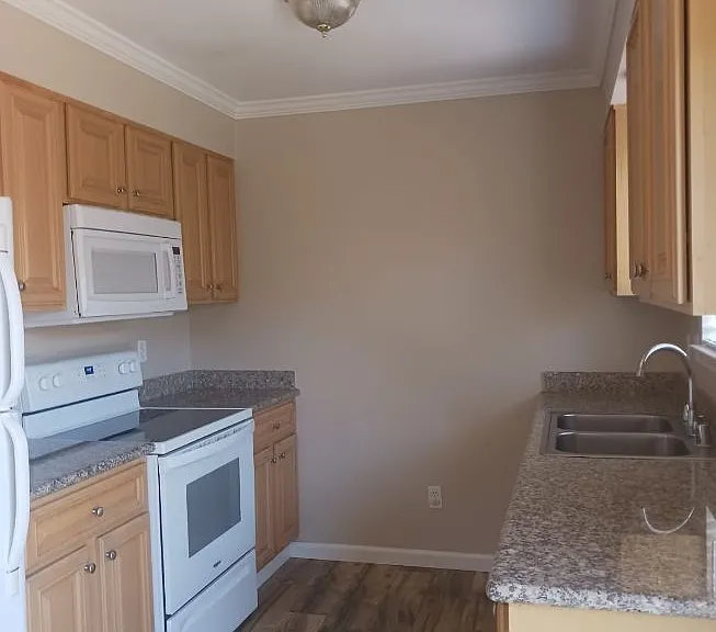 17B Cherry Ct #17B — Photo 2