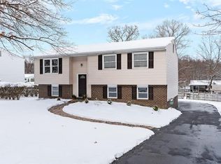 712 Skyview Dr, Cranberry Township, PA 16066