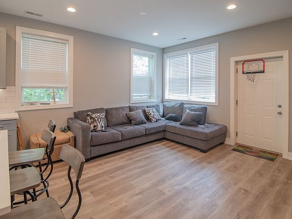 4th image of 2448 N Albany Ave #3