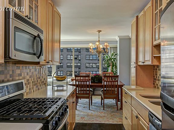 3rd image of 315 W 70th St APT 18B