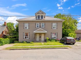 17 Spring St, Quinte West, ON K8V 3Y6