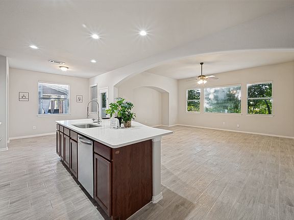 4th image of 1604 Goodwin Dr