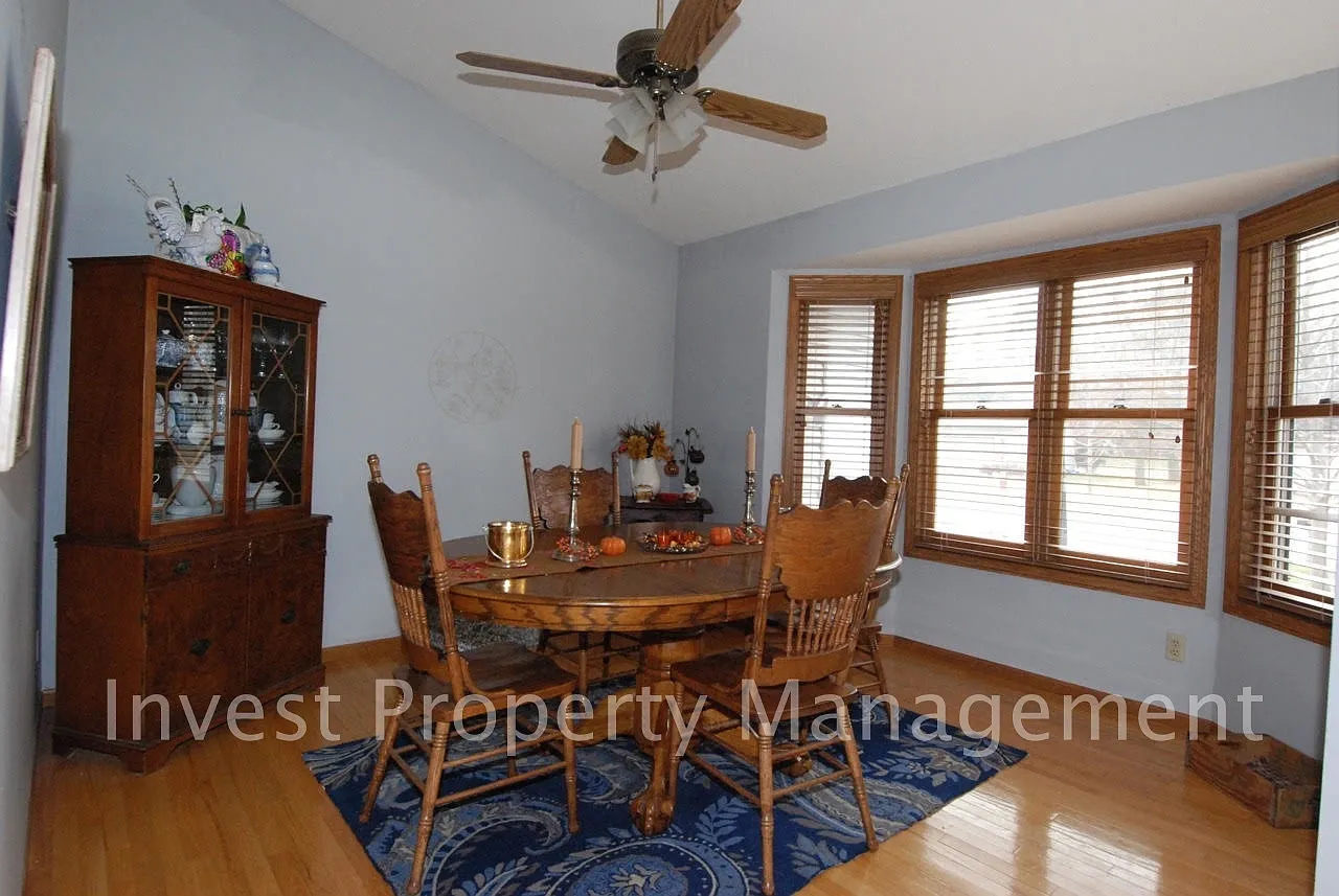 Spacious 3 bed/2.5 bath home nestled in beautiful Rogers, MN — Photo 3