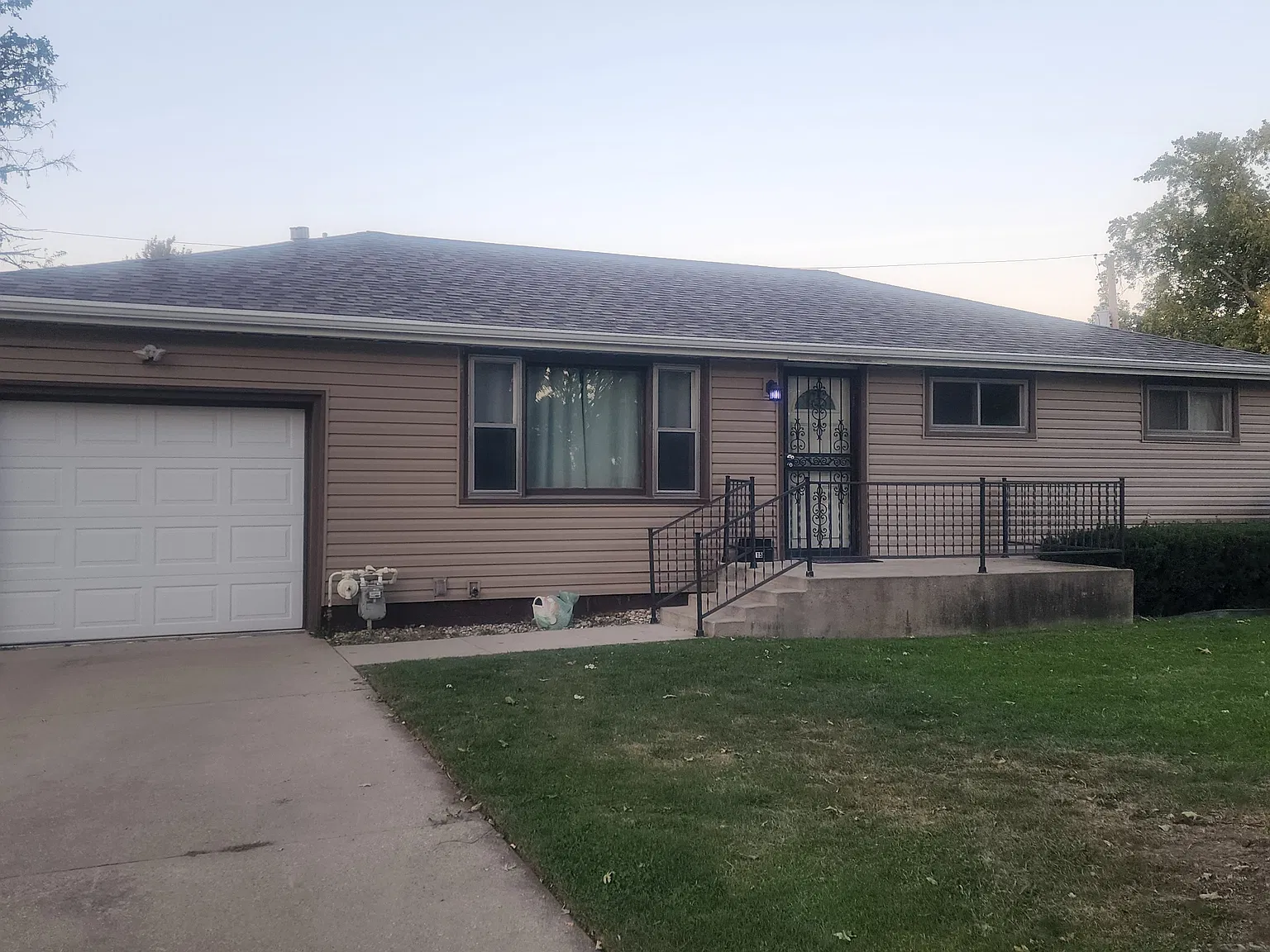 3 bed, $1,700 — Photo 1