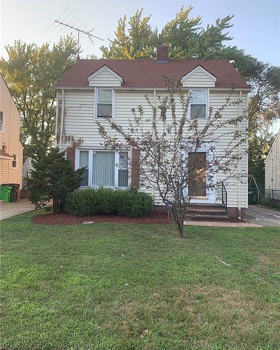 1st image of 22371 Lakemont Ave