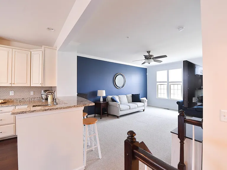 4644 Hudson St — Photo 7