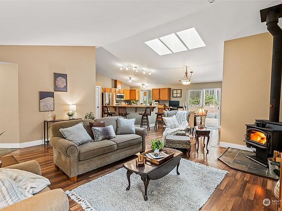 5th image of 13911 180th Avenue NW