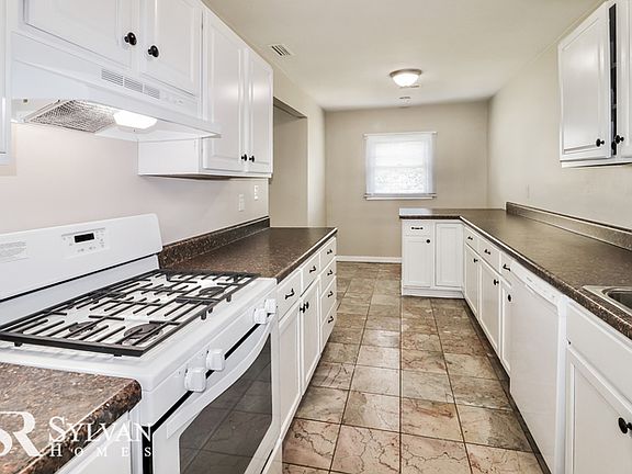 3rd image of 5819 Pleasant Woods Ct